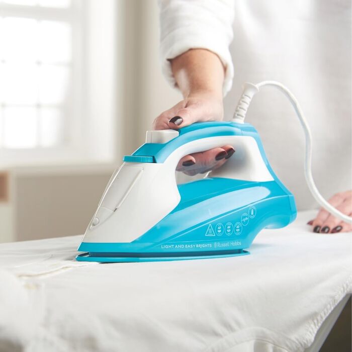 Парова праска Russell Hobbs 26482-56, 2400 Вт, керамічна підошва, з функцією вертикального відпарювання та системою антикальцін