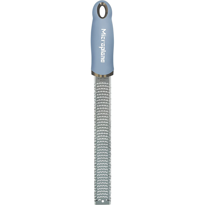 Терка Microplane Zester для цитрусових, пармезану, імбиру, шоколаду та мускатного горіха, з тонкою лезом з нержавіючої сталі, синя, 325x35x30 мм, вироблено в США