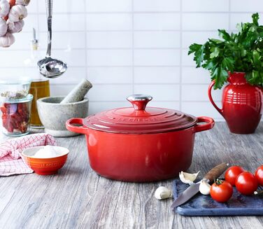 Le Creuset Signature Чавунна сковорода з кришкою, 24 см, 4.2 л, Cherry Red (Kirschrot)