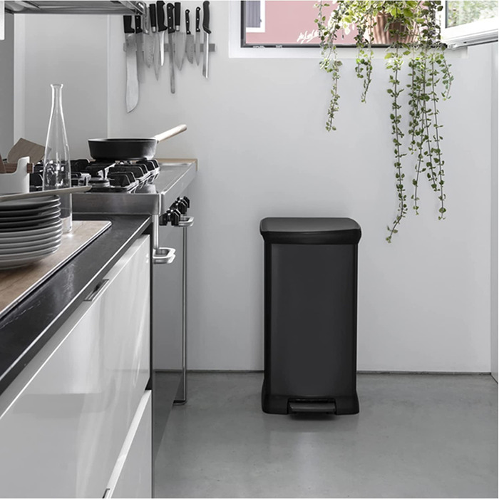 Смітник CURVER Deco Bin з педаллю і кришкою, 50 л, чорний металік, прямокутний, плавне закривання, 39x29x72 см