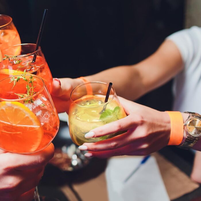 Набір коктейльних келихів SCHOTT ZWIESEL After Work Drinks: 4 склянки з Tritan-кришталю, 4 скляні трубочки та щітка для чищення, підходять для посудомийної машини, Німеччина