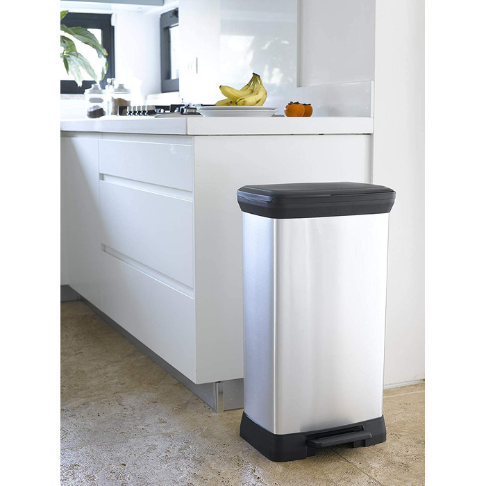 Смітник CURVER Deco Bin 50 л з кришкою та педаллю, чорний/сріблястий, металевий дизайн, пластик, для кухні