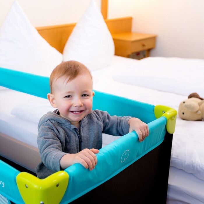 Дитяче ліжечко-манеж Hauck Dream N Play XXL з матрацом Alvi, водонепроникною підкладкою, 2 простирадлами та москітною сіткою, синє