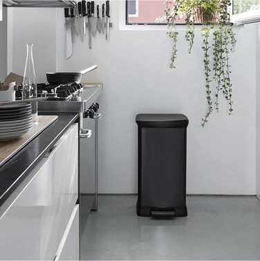 Смітник CURVER Deco Bin з педаллю і кришкою, 50 л, чорний металік, прямокутний, плавне закривання, 39x29x72 см