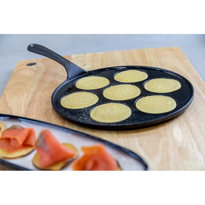 Каструля для міні-млинців KitchenCraft з чавуну, підходить для духовки, 7 порцій по 6,5 см, універсальна для всіх плит, 24x37,5 см
