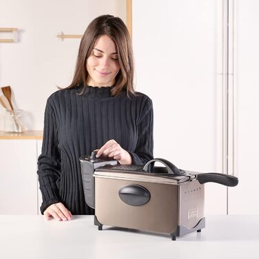 Електрична фритюрниця BLACK+DECKER BXDF2100E, 2100 Вт, 3 л, знімна чаша, нержавіюча сталь, сіра, регулювання температури, легке очищення, підходить для посудомийки