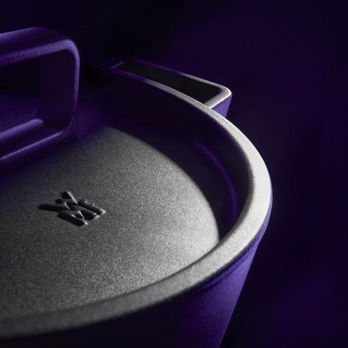 Жаровня WMF Flavour 24 см з чавуну, емальована, для індукції, чорна, з кришкою з конденсаційними виступами, сучасний дизайн