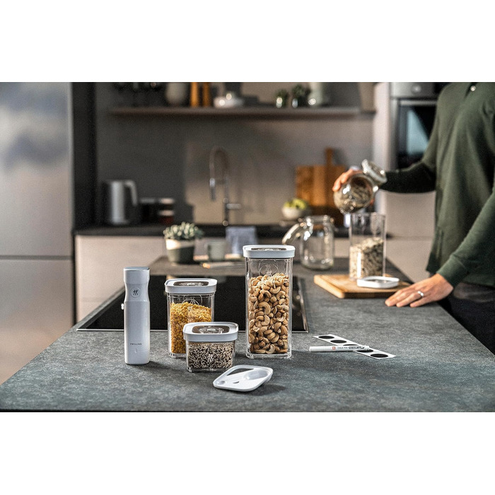Вакуумний набір для зберігання продуктів ZWILLING FRESH & SAVE CUBE S, 6 предметів: 3 контейнери, вакуумний насос, мірна ложка, NFC-етикетки