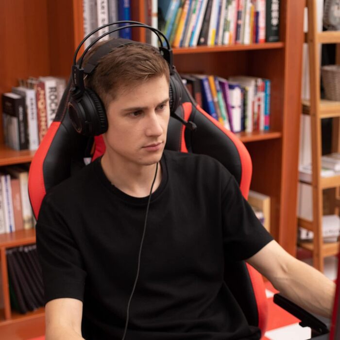 Ігрове крісло KLIM Esports з регулюванням, поперековою та шийною підтримкою, ергономічне, з екошкіри, преміум-якість, червоне, модель 2024 для геймерів і ПК