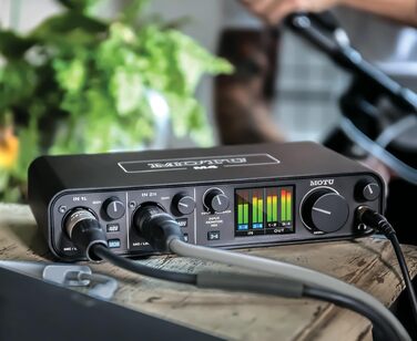 MOTU M4 - Аудіоінтерфейс USB 4x4, професійний звуковий адаптер