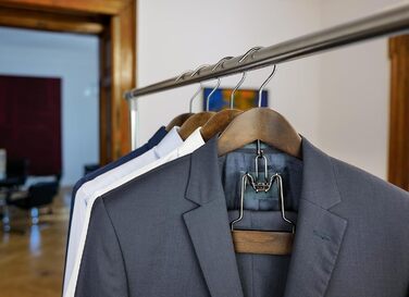 Дерев'яні вішалки для костюмів SUITS VIENNA, 4 шт, рельєфні, 40 см, для піджаків та штанів, жіночі, преміум-клас, масив дерева, нековзкі, делюкс