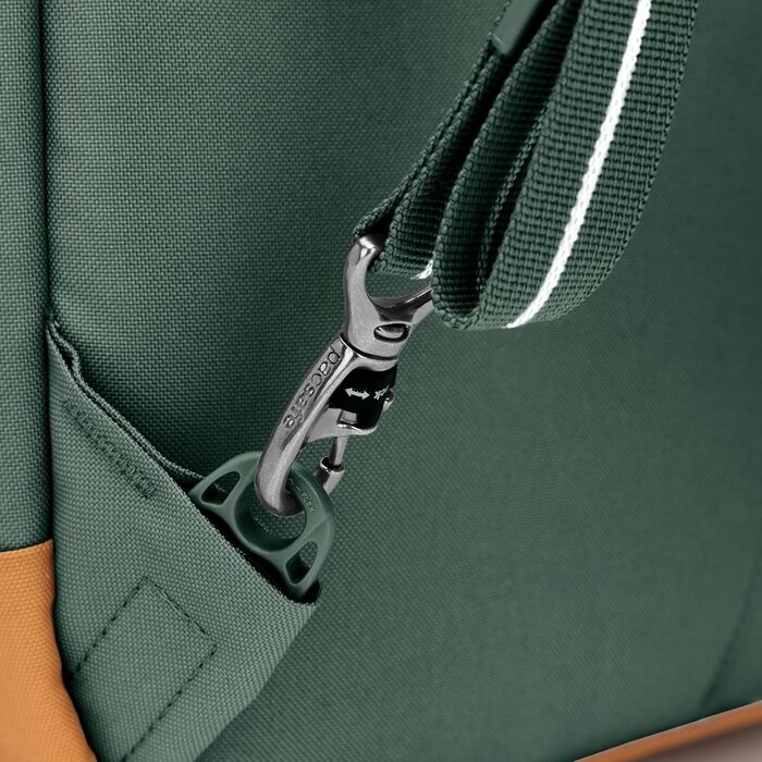 Протиугінний рюкзак Pacsafe Go 25L унісекс, чорний (Jet Black), захисний міський рюкзак