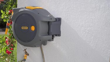 HOZELOCK Автоматичний шланг на котушці Auto Reel 40 м: автоматичне змотування, проста установка. В комплекті: шланг-розпилювач, з'єднувачі, 40 м шланга Hozelock та кріплення. 5 років гарантії [2595R0000] (45 x 49 x 28.4 см)
