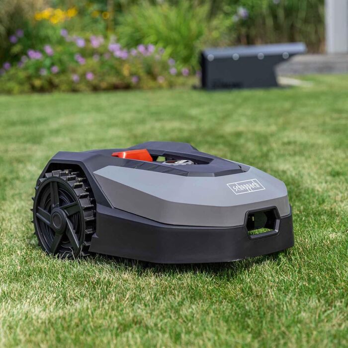 Робот-газонокосарка Scheppach RoboCut XXL900, до 900 м², 18 см, WiFi, Bluetooth, регульована висота 20-60 мм, регенсенсор, станція, 9 лез, 170 м кабель, 230 кілків