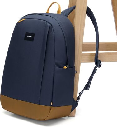 Протикрадіжний рюкзак Pacsafe Go 25L для міста та подорожей, Jet Black