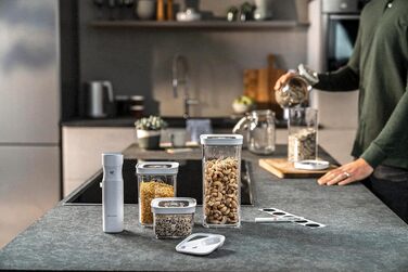 Вакуумний набір для зберігання продуктів ZWILLING FRESH & SAVE CUBE S, 6 предметів: 3 контейнери, вакуумний насос, мірна ложка, NFC-етикетки