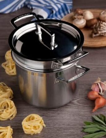 Каструля Le Creuset з нержавіючої сталі з кришкою та ситом, Ø 20 см, для всіх типів плит (включно з індукцією), срібна