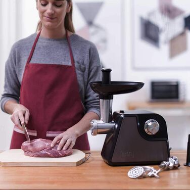 М'ясорубка Black+Decker BXMMA1000E, 1000 Вт, нержавійка, насадки для томатного соусу, ковбас і кеббе, 3 диски