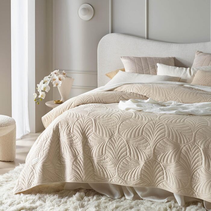 Покривало ROOM99 Feel Elegante велюрове кремове 200x220 см – універсальна стьобана накидка на ліжко чи диван, стильний декор, преміум-якість