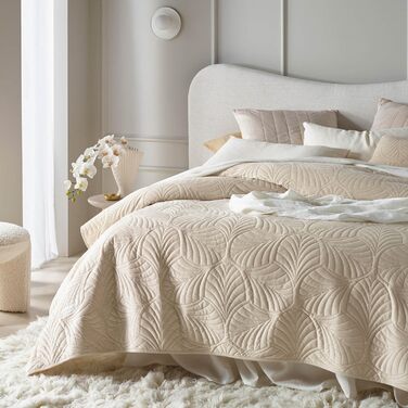 Покривало ROOM99 Feel Elegante велюрове кремове 200x220 см – універсальна стьобана накидка на ліжко чи диван, стильний декор, преміум-якість