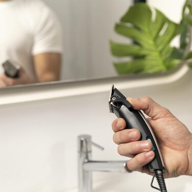 Машинка для стрижки волосся Cecotec Bamba PrecisionCare Wet&Dry з нержавіючої сталі з титановим покриттям, акумуляторна, до 120 хв роботи, довжина зрізу 0,5-30 мм, 8 насадок, професійна, для вологого та сухого використання