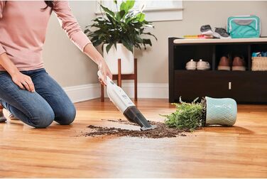 Акумуляторний ручний пилосос BLACK+DECKER Dustbuster Slim HLVC315B11, 12В, 1.5А·год, безмішковий, бездротовий, з XXL насадкою, зарядна станція, щілинна та меблева насадки
