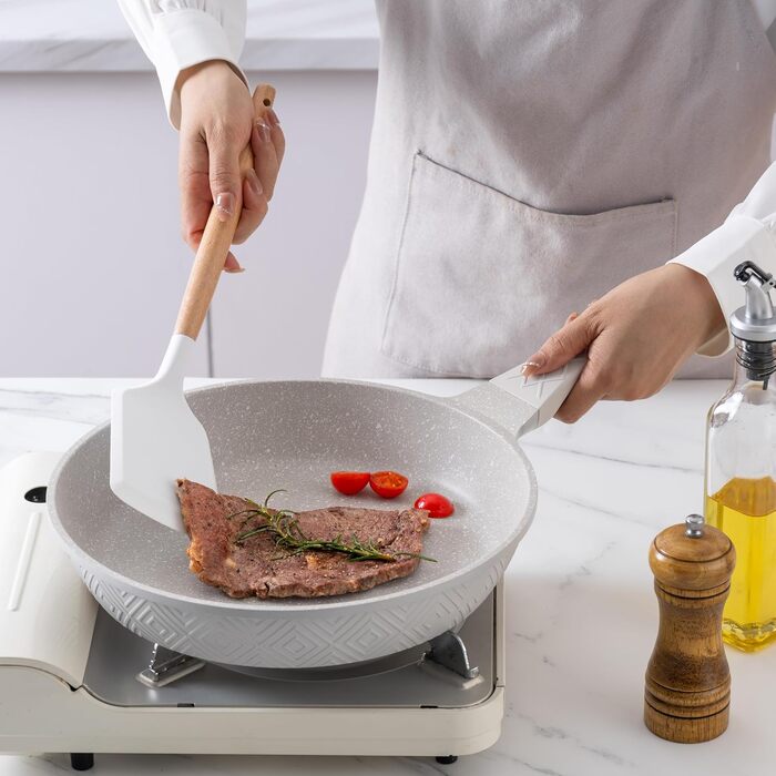 Набір посуду індукційного Country Kitchen 13 предметів: каструлі та сковороди з антипригарним алюмінієвим покриттям, бакелітові ручки, скляні кришки (Кремовий ромб, темно-синій)