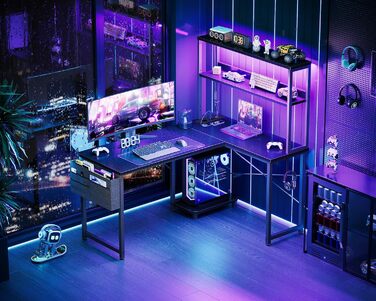 Ігровий стіл Coleshome L-подібної форми з LED-підсвічуванням та розетками, 110 × 80 см. Реверсивний стіл з полицями для зберігання, чорний. Підходить для home office та геймінгу.