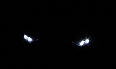 Дитячий електромобіль Audi SQ8 4x4: EVA-гума, шкіряне сидіння, акумулятор 12V 7Ah, пульт 2.4G та LED-освітлення