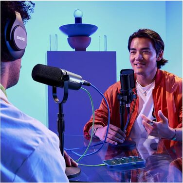 Мікрофон Shure MV7i Smart Podcast з вбудованим аудіоінтерфейсом, комплект для подкастингу, 2-канальний, Dual-XLR для мікрофонів або інструментів, USB-C підключення до ПК/телефону