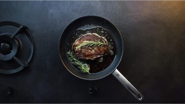 Сковорода для стейків WMF Steak Profi 28 см, індукційна, багатошарова, з антипригарним покриттям, швидкий нагрів, для гриля та смаження м'яса