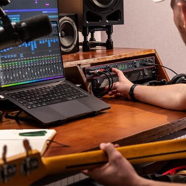 Focusrite Scarlett 4i4 3rd Gen USB Аудіоінтерфейс для гітаристів, вокалістів та продюсерів + ПО