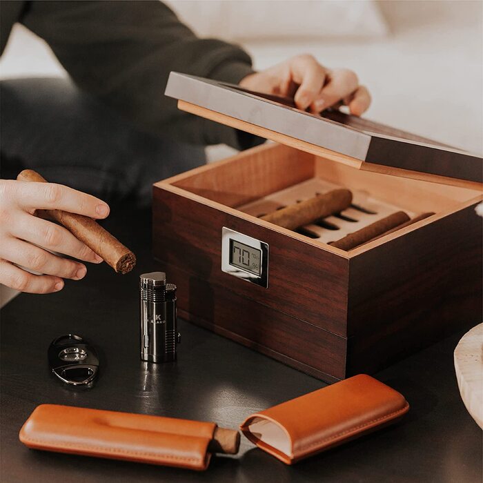 Ручний хьюмідор Case Elegance з кедра з цифровим гігрометром, зволожувачем та шухлядою для аксесуарів, на 25-50 сигар, коричневий