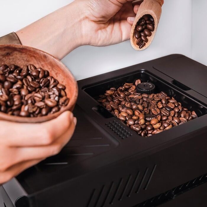 Кавомашина автоматична Cecotec Cremmaet Compact Steam: 19 бар, 1350 Вт, з капучинатором, термоблок, 1.1 л, для зерен