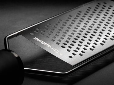Терка Microplane для сиру, моркви, імбиру, кокоса та хріну, чорна, з нержавіючої сталі - Made in USA, груба