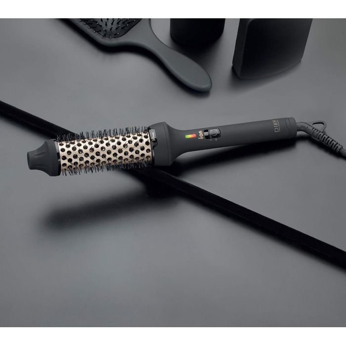Керамічна гаряча щітка для укладання волосся Diva Pro Styling 30 мм, чорна, для об'єму, локонів та хвиль, PRO314