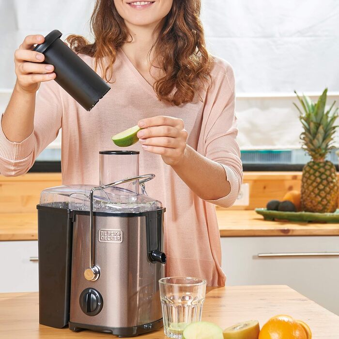 Соковижималка BLACK+DECKER BXJE600E, 600 Вт, для овочів і фруктів, з нержавіючої сталі, 62 мм, 2 швидкості, 2 контейнери для соку та м’якоті