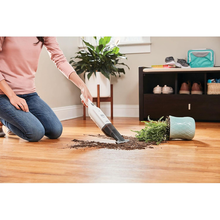 Акумуляторний ручний пилосос BLACK+DECKER Dustbuster Slim HLVC315B11, 12В, 1.5А·год, безмішковий, бездротовий, з XXL насадкою, зарядна станція, щілинна та меблева насадки