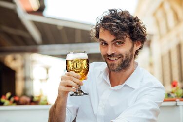 CROWNLY CRYSTAL® Персоналізований пивний келих з гравіюванням для чоловіків – подарунок на весілля, ювілей, для тата чи пенсіонера, оригінальна склянка
