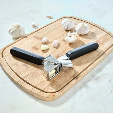 Прес для часнику OXO Good Grips, чорний, ергономічний