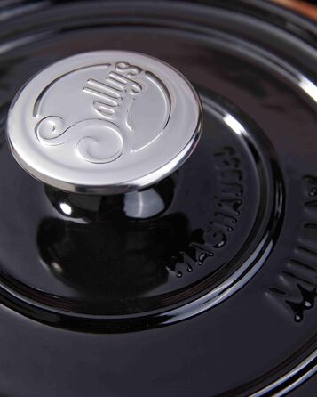 Чавунний казан Sallys 'Murat' 2,2 л з кришкою, емальований, для всіх типів плит, духовки до 250°C, з кулінарною книжкою, чорний Fury Black Majolika