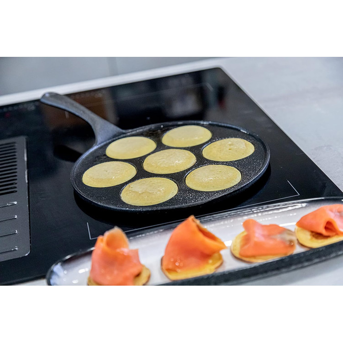 Каструля для міні-млинців KitchenCraft з чавуну, підходить для духовки, 7 порцій по 6,5 см, універсальна для всіх плит, 24x37,5 см