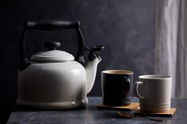 Емальований чайник Le Creuset Tradition, сталевий, 2.1 л, колір Meringue