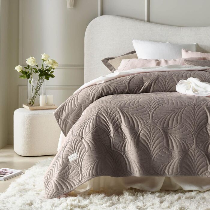 Покривало ROOM99 Feel Elegante 240x260 см, коричневе, велюрове, універсальне для ліжка та дивану, стьобане, стильне, для дому