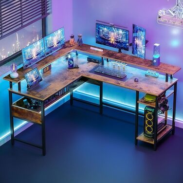 Кутовий ігровий стіл Rolanstar L-подібний з розеткою та LED підсвіткою 137x108 см, з монітором та полицями, вінтажний коричневий