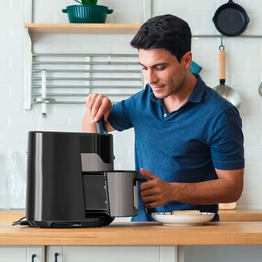 Фритюрниця аерогриль BLACK+DECKER BXAF6500E 1600Вт, 6,5л, 8 програм, оглядове вікно, температура 80-220°C, до 1300г картоплі фрі